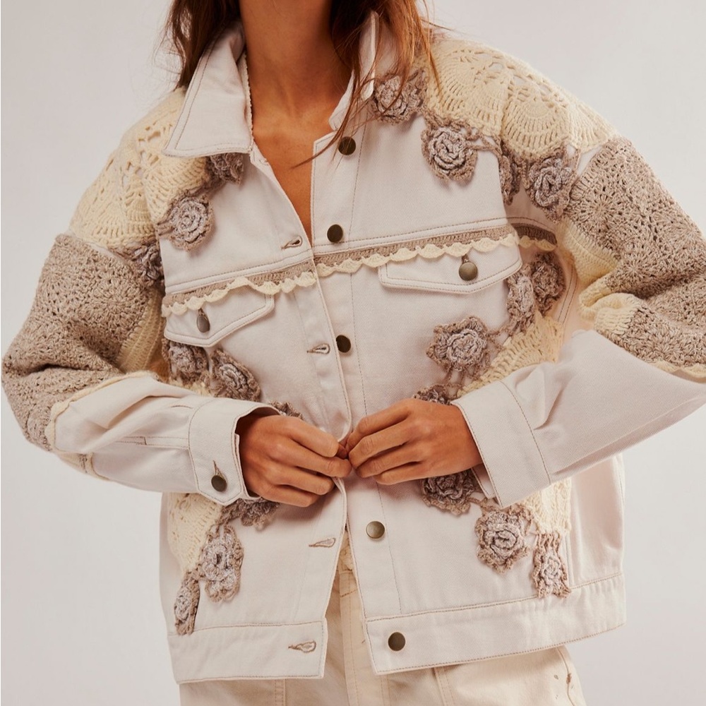 NWT Free People Bali Rare Hearts Crochet Embroidered Flower Beige Denim Jacket M - Picture 5 of 11